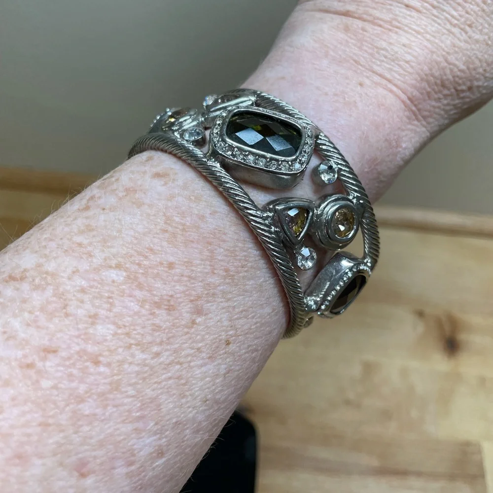 Larger cuff bracelet - Picture 6 of 8